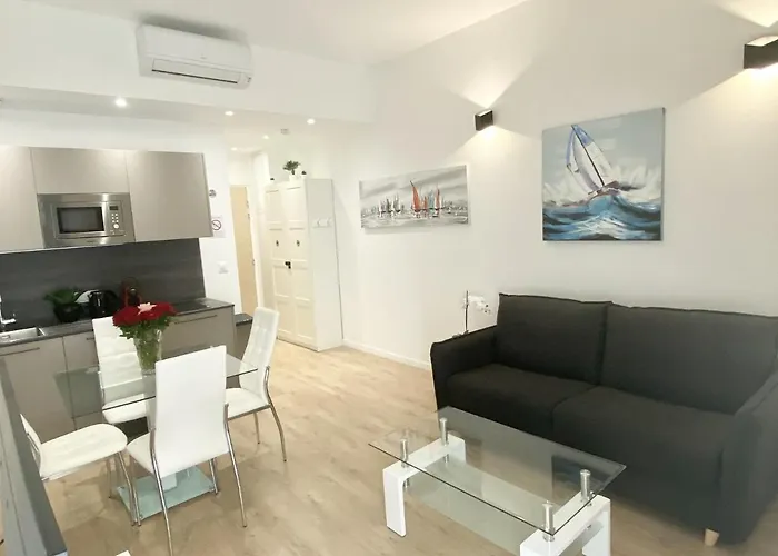 Central Modern Flat Lamartine