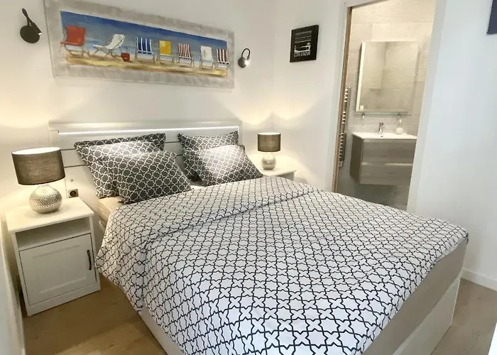 Central Modern Flat Lamartine