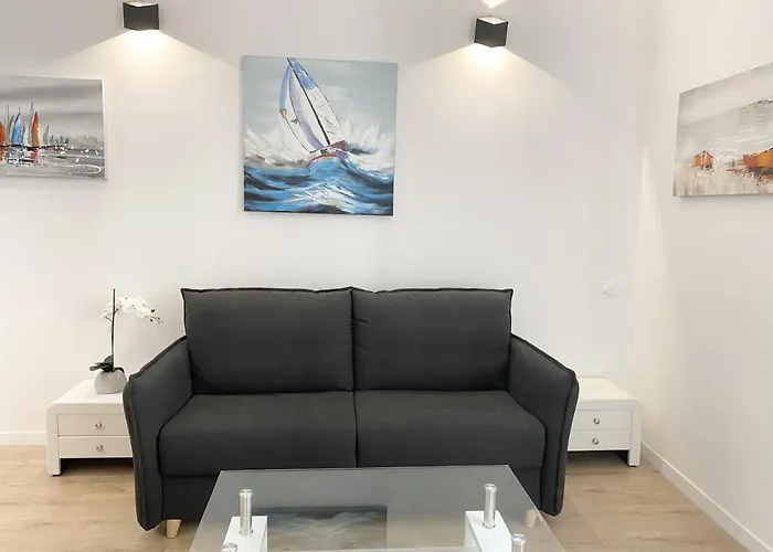 Central Modern Flat Lamartine